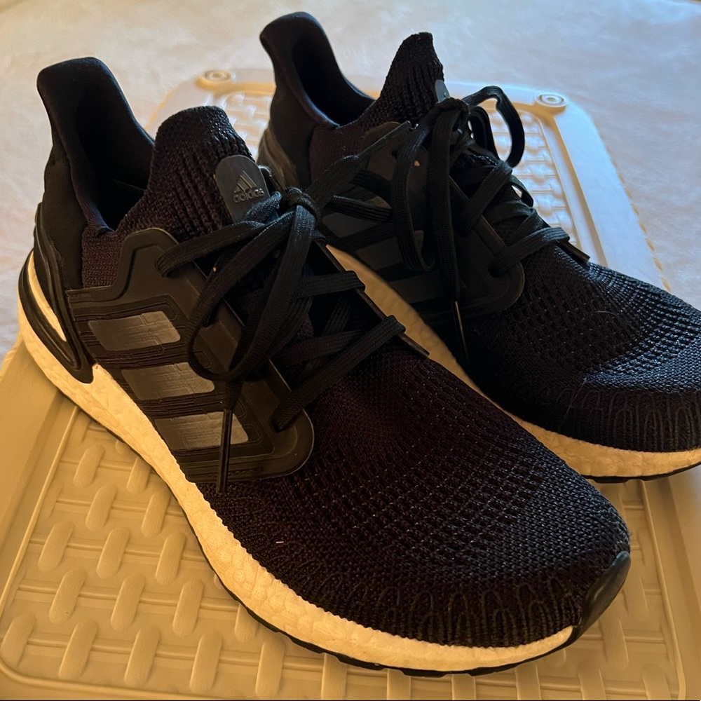 ADIDAS ULTRABOOST BLACK SNEAKERS-Size 7.5